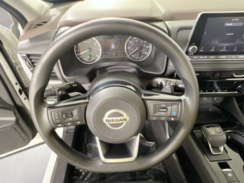 Used 2021 Nissan Rogue SV image 11