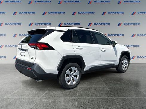 Used 2019 Toyota RAV4 LE w/ Carpet Mat Package AWD/4WD image 5
