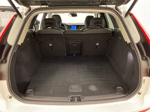 Used 2025 Volvo XC60 B5 Core AWD/4WD image 25