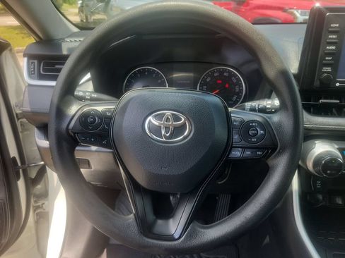 Certified 2022 Toyota RAV4 XLE FWD image 17