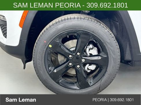 New 2025 Jeep Grand Cherokee Limited w/ Black Appearance Package image 30