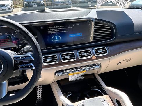 New 2026 Mercedes-Benz GLS 450 4MATIC image 9
