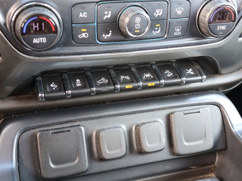 Used 2018 Chevrolet Silverado 1500 LTZ Z71 w/ Centennial Edition image 30