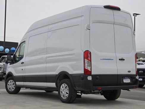 Used 2024 Ford E-Transit 148 High Roof image 19