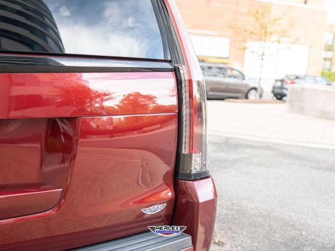 Used 2020 Cadillac Escalade Luxury w/ Escalade Sport Edition AWD/4WD image 48