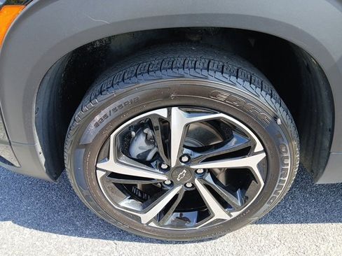 Used 2022 Chevrolet TrailBlazer RS w/ Sun and Liftgate Package image 2