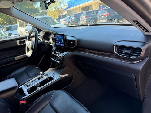 Used 2024 Ford Explorer Limited image 29
