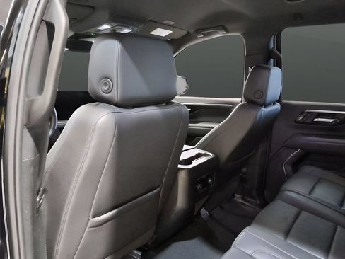 Used 2025 Chevrolet Suburban Z71 AWD/4WD image 25