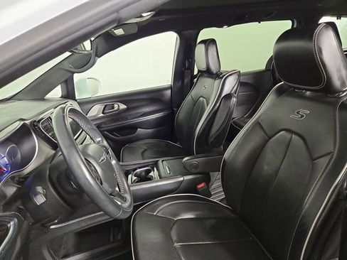 Used 2022 Chrysler Pacifica Limited w/ Uconnect Theater Family Group image 13