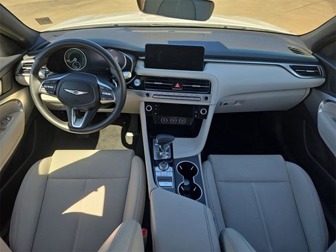 Used 2025 Genesis G70 2.5T image 9