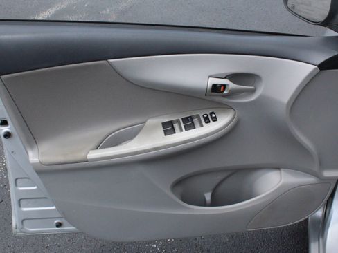 Used 2012 Toyota Corolla LE FWD image 11