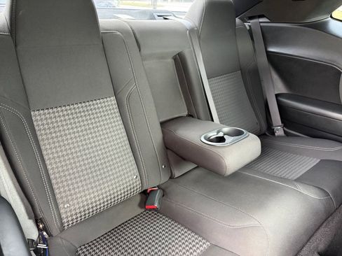 Used 2019 Dodge Challenger SXT image 6