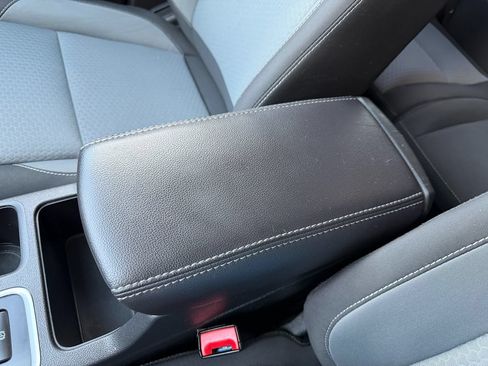 Used 2018 Ford Escape SE FWD image 22