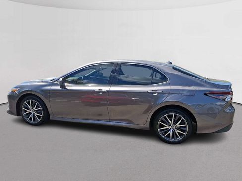 Used 2022 Toyota Camry XLE AWD/4WD image 6