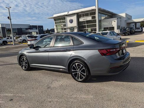 Certified 2025 Volkswagen Jetta Sport image 6