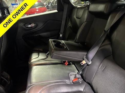 Used 2019 Jeep Cherokee Latitude Plus AWD/4WD image 29