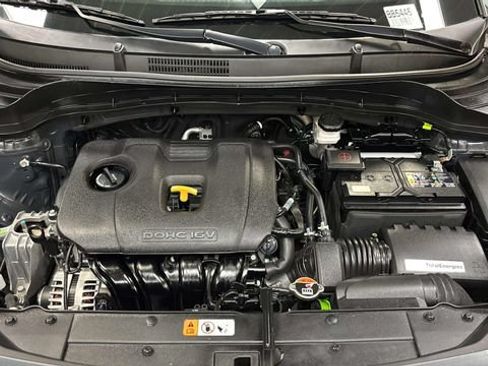 Used 2025 Kia Soul LX w/ LX Technology Package FWD image 19