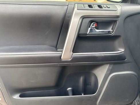 Used 2018 Toyota 4Runner SR5 Premium image 6