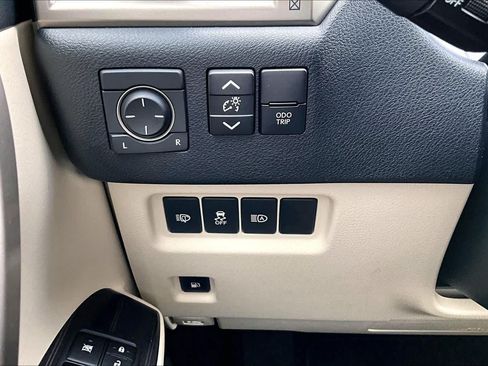 Used 2020 Lexus GX 460 Premium w/ Premium Package AWD/4WD image 34