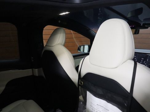 Used 2023 Tesla Model X image 35