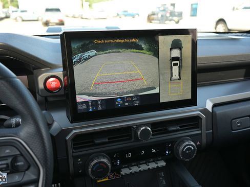 Used 2025 Toyota 4Runner TRD Sport Premium AWD/4WD image 2