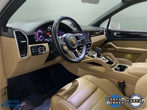 Used 2022 Porsche Cayenne w/ Premium Package image 61