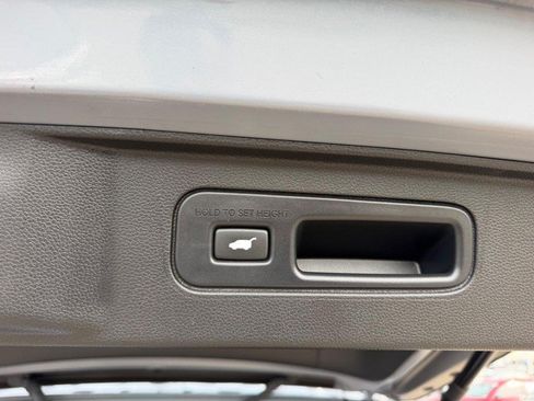Used 2025 Honda Pilot TrailSport image 5