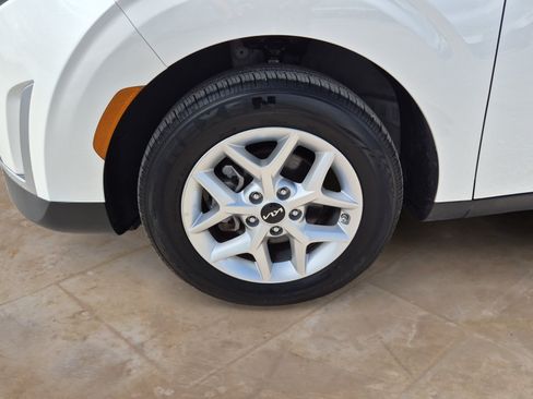 Used 2025 Kia Soul LX w/ LX Technology Package FWD image 26