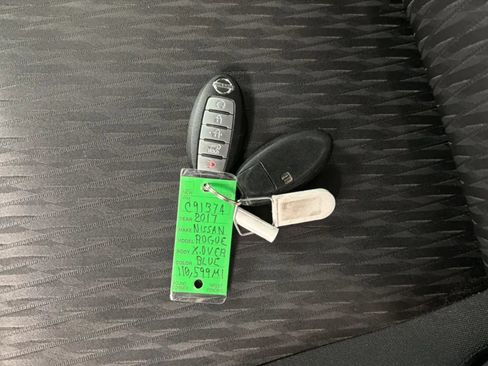 Used 2017 Nissan Rogue SV w/ SV Premium Package FWD image 23