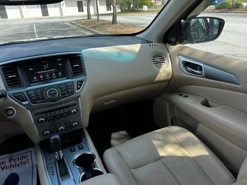 Used 2020 Nissan Pathfinder SL image 28