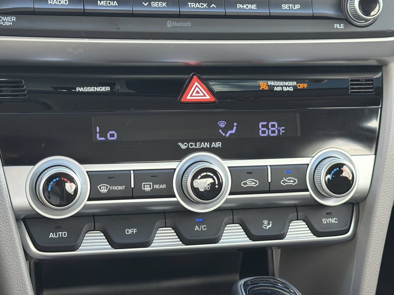 Used 2020 Hyundai Elantra SE FWD image 22