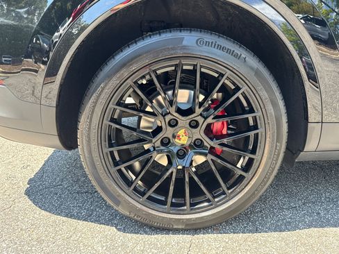 Used 2022 Porsche Cayenne S image 17