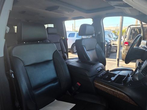 Used 2018 Chevrolet Suburban Premier AWD/4WD image 17