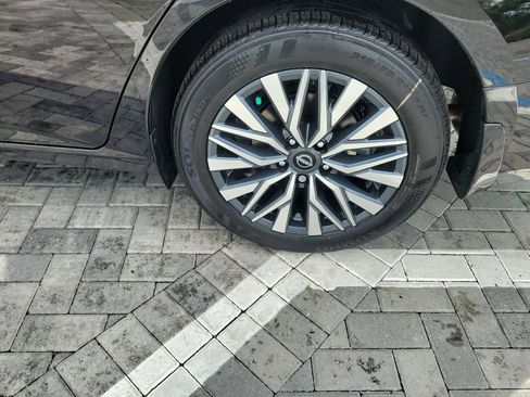 Used 2025 Nissan Altima 2.5 SV w/ SV Premium Package FWD image 13