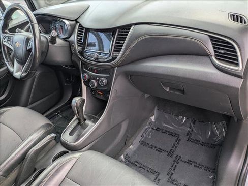 Used 2018 Chevrolet Trax LT w/ LT Convenience Package image 21