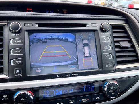Used 2019 Toyota Highlander Limited Platinum image 28