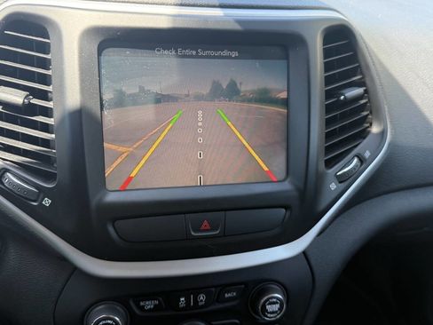 Used 2016 Jeep Cherokee Latitude w/ Comfort & Sound Group FWD image 12