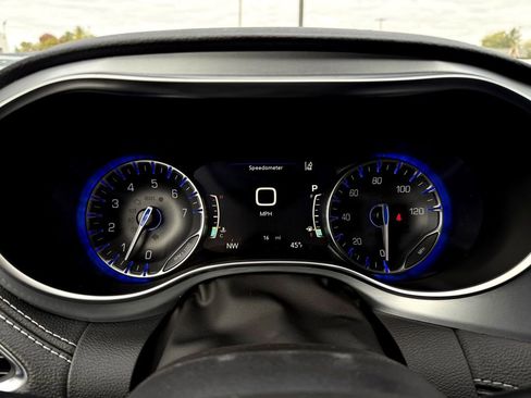 New 2026 Chrysler Pacifica Limited w/ Uconnect Theater Family Group image 19