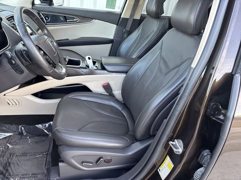 Used 2019 Lincoln Nautilus Reserve image 12