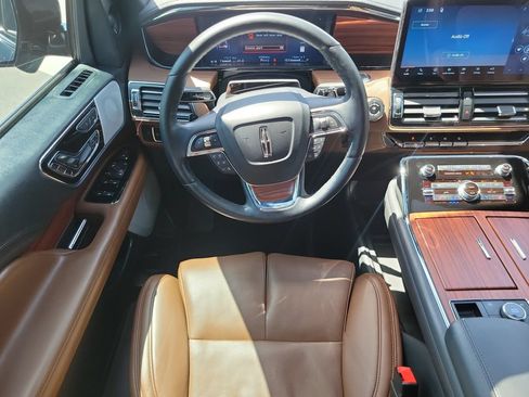 Certified 2024 Lincoln Navigator Reserve AWD/4WD image 10