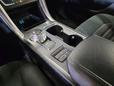 Used 2019 Ford Fusion SE FWD image 26
