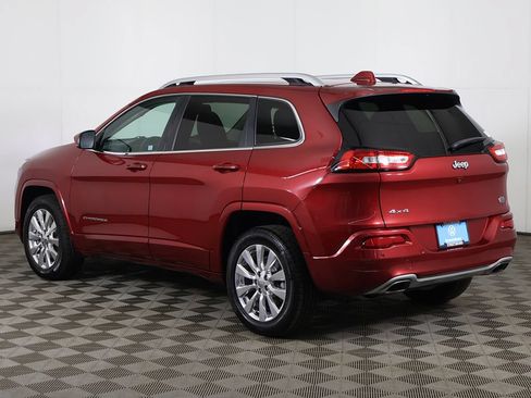 Used 2017 Jeep Cherokee Overland AWD/4WD image 10