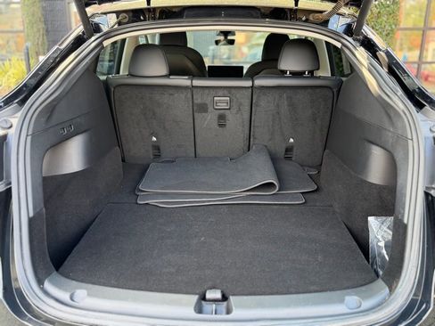 Used 2022 Tesla Model Y Long Range image 18