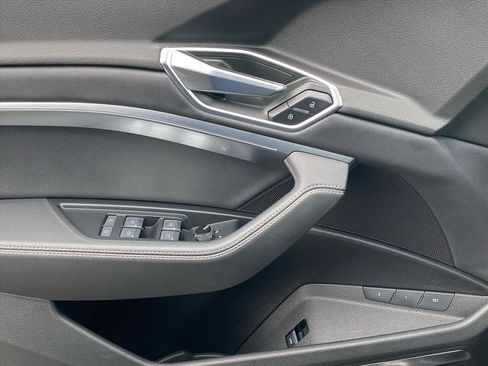 Used 2023 Audi e-tron Premium Plus w/ Premium Plus Package image 16