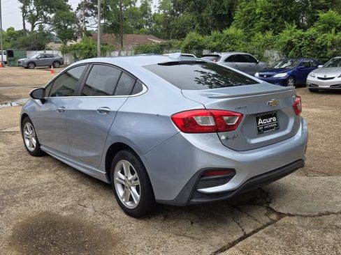 Used 2017 Chevrolet Cruze LT w/ RS Package FWD image 4