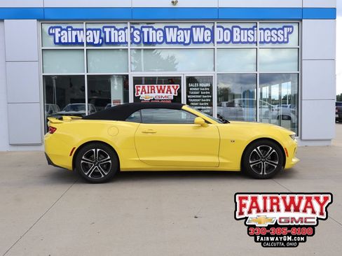 Used 2017 Chevrolet Camaro LT RWD image 1