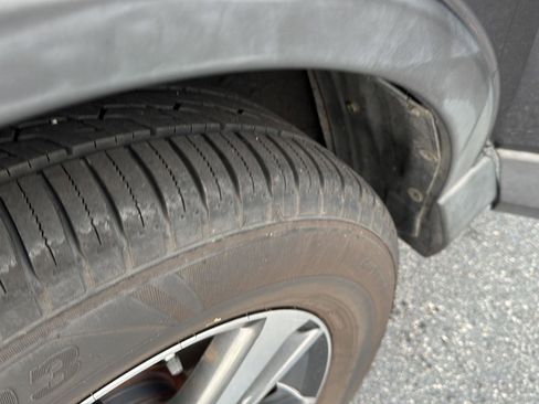 Used 2018 Toyota RAV4 XLE image 33