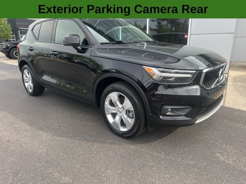 Used 2022 Volvo XC40 T5 Momentum AWD/4WD image 1