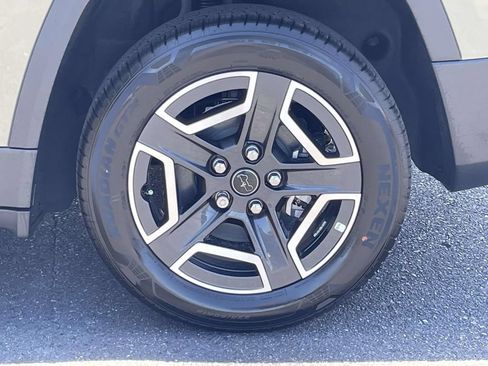 New 2026 Jeep Cherokee Laredo AWD/4WD image 11