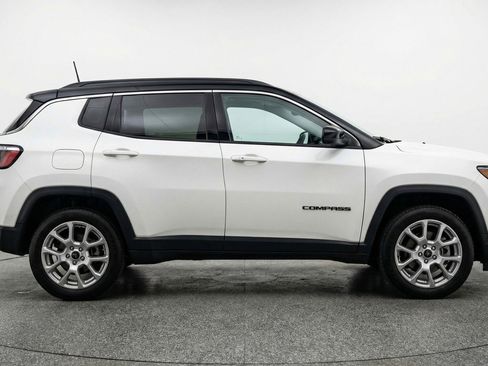 Used 2025 Jeep Compass Limited image 11